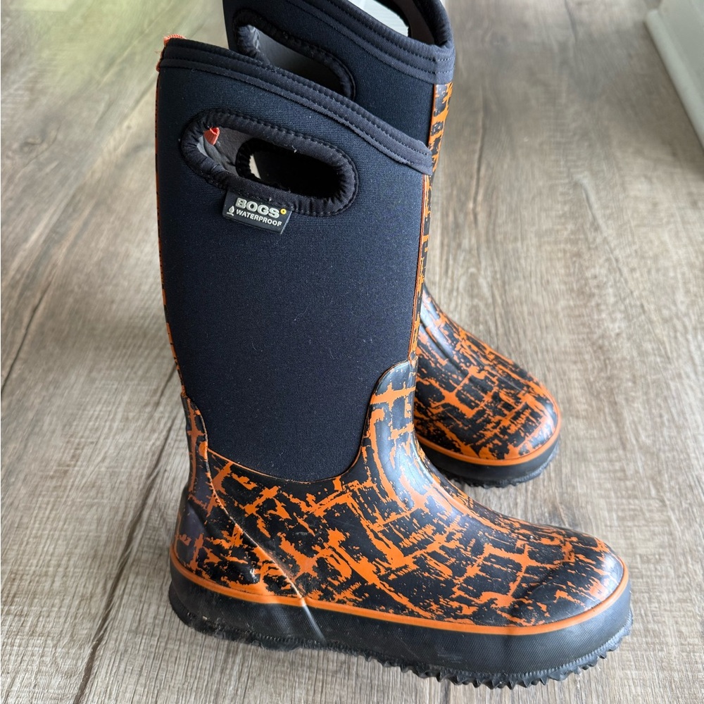 Bogs Kids Black and Orange Waterproof Boots youth size 3 boys snow boot